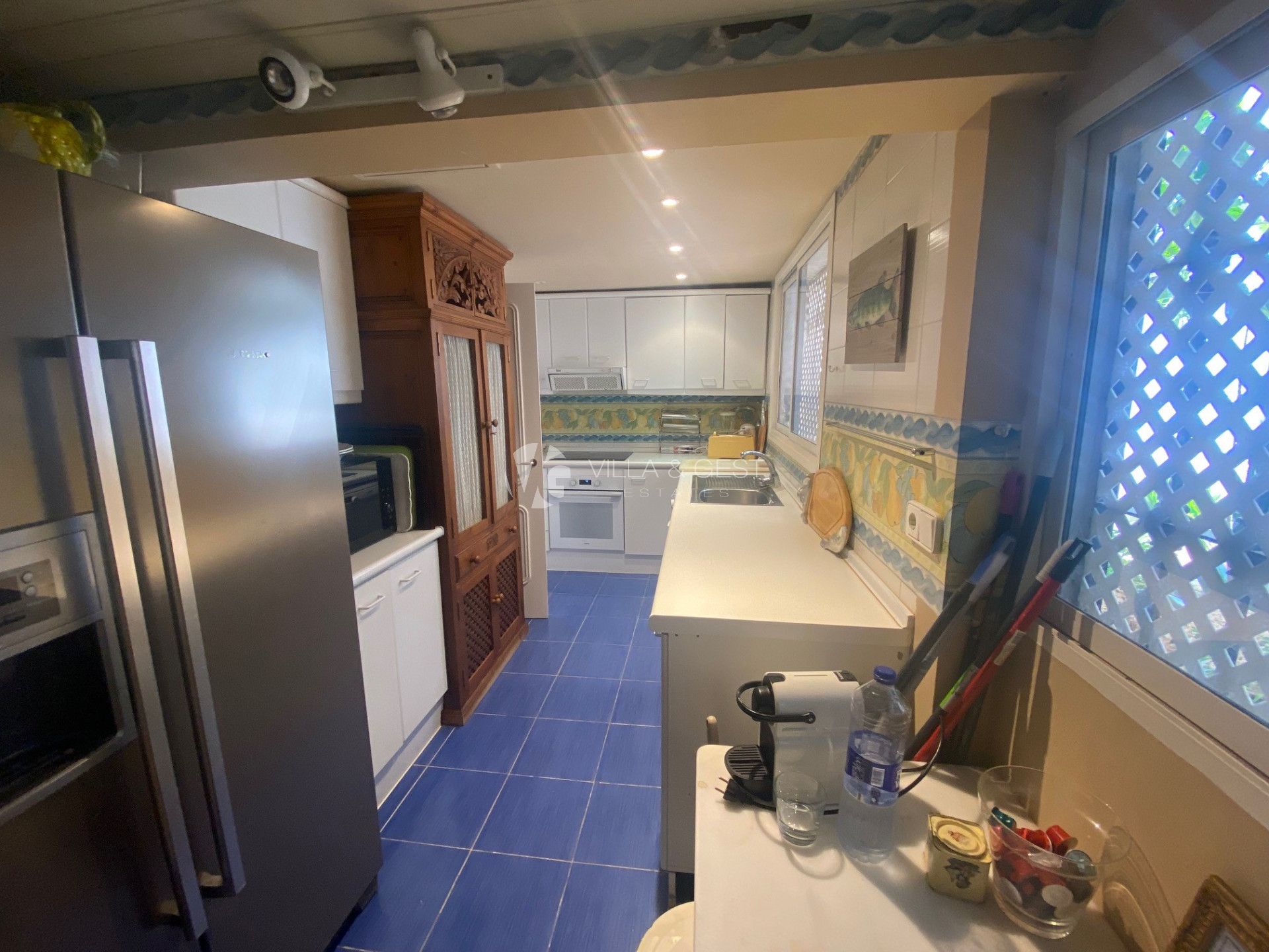 Exclusivo Apartamento de 3 Dormitorios en Marbella Golden Mile con Vistas y Excelente Ubicación