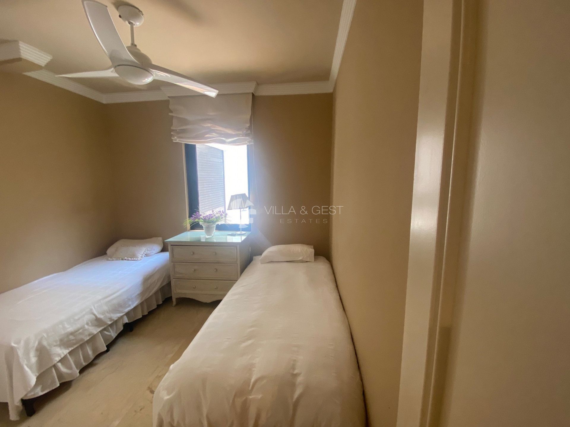 Exclusivo Apartamento de 3 Dormitorios en Marbella Golden Mile con Vistas y Excelente Ubicación
