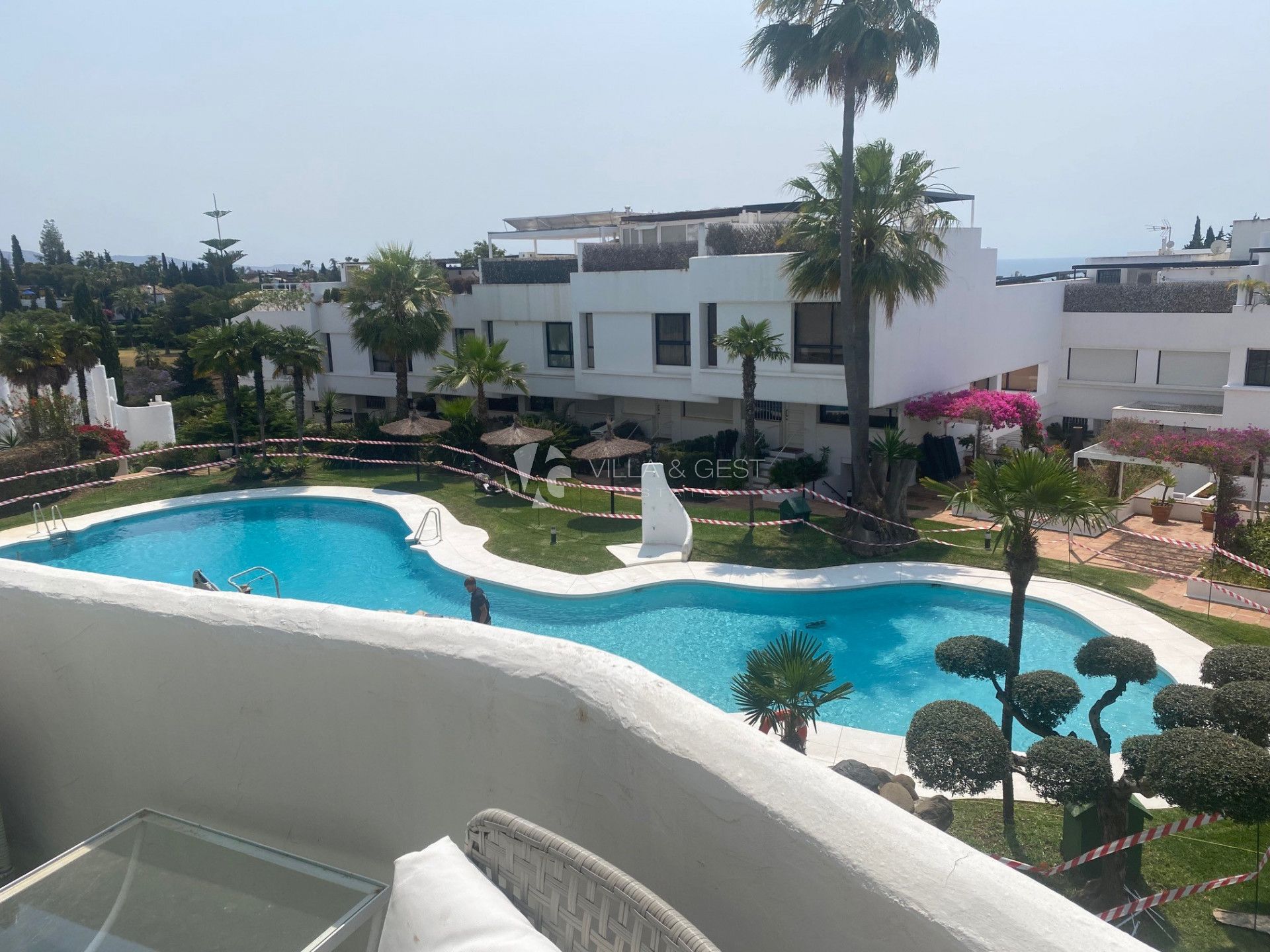 Exclusivo Apartamento de 3 Dormitorios en Marbella Golden Mile con Vistas y Excelente Ubicación