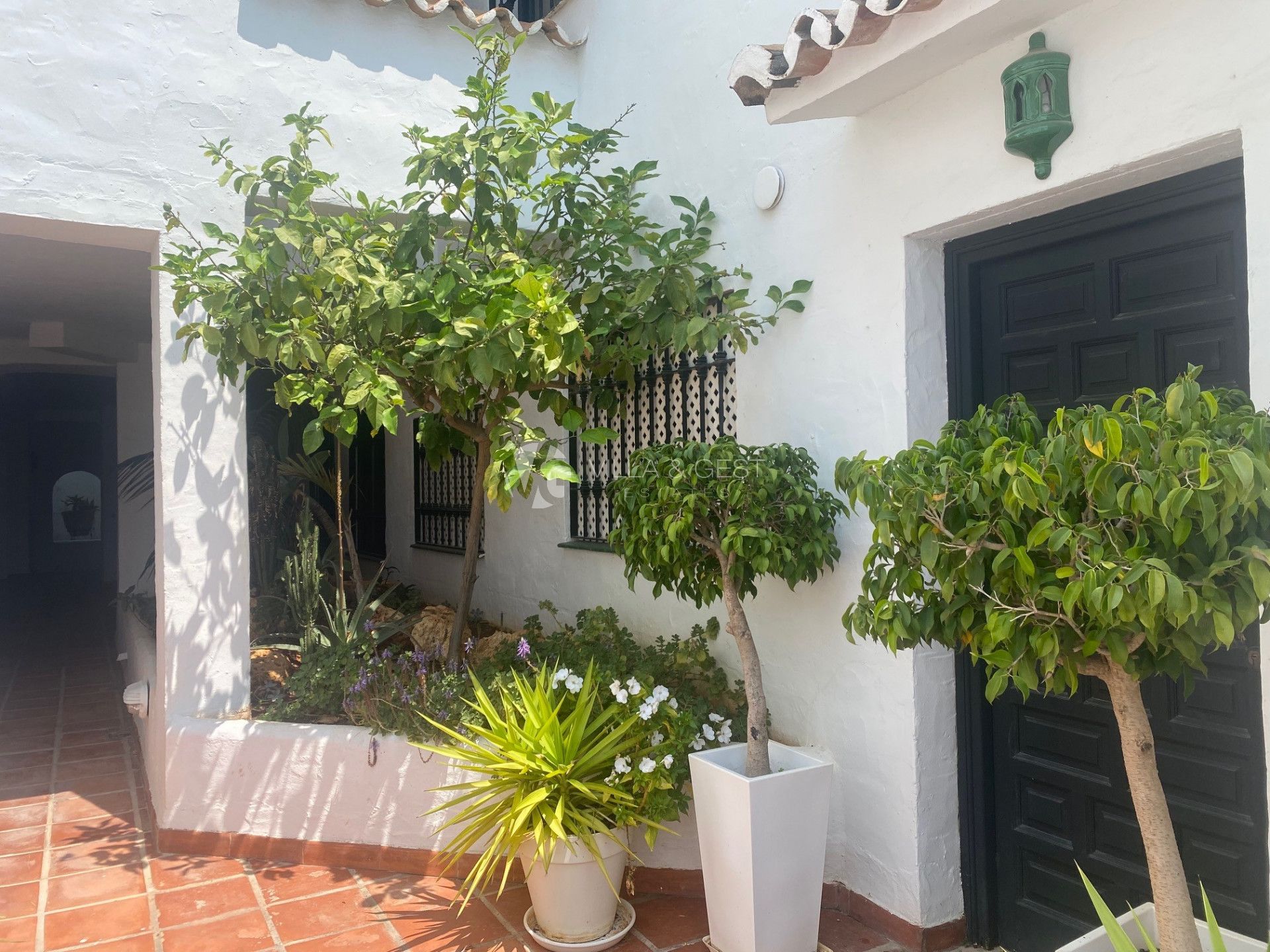 Exclusivo Apartamento de 3 Dormitorios en Marbella Golden Mile con Vistas y Excelente Ubicación
