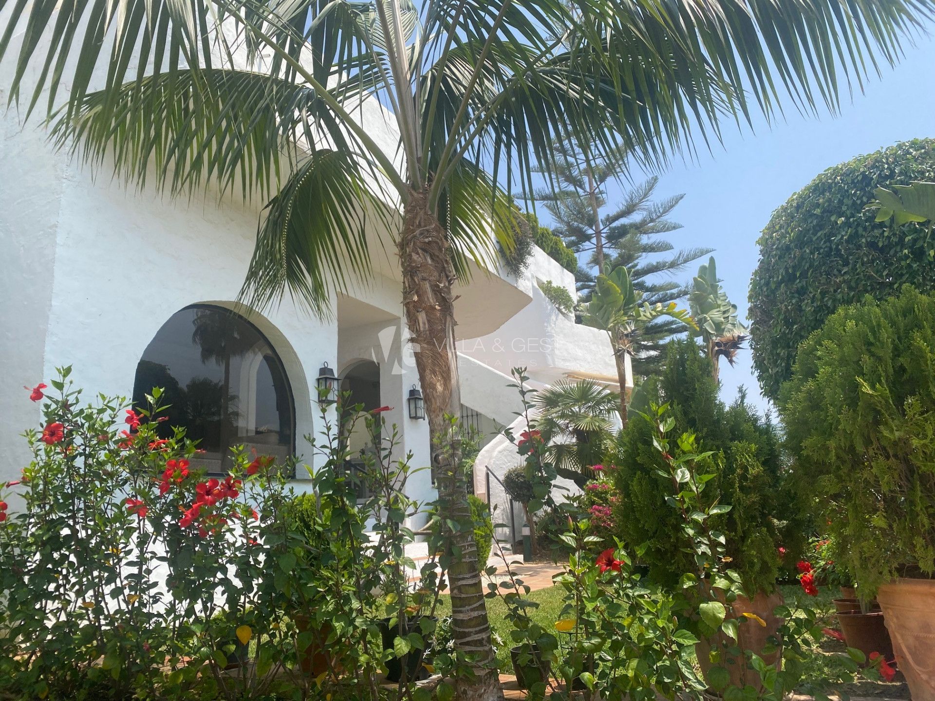 Exclusivo Apartamento de 3 Dormitorios en Marbella Golden Mile con Vistas y Excelente Ubicación