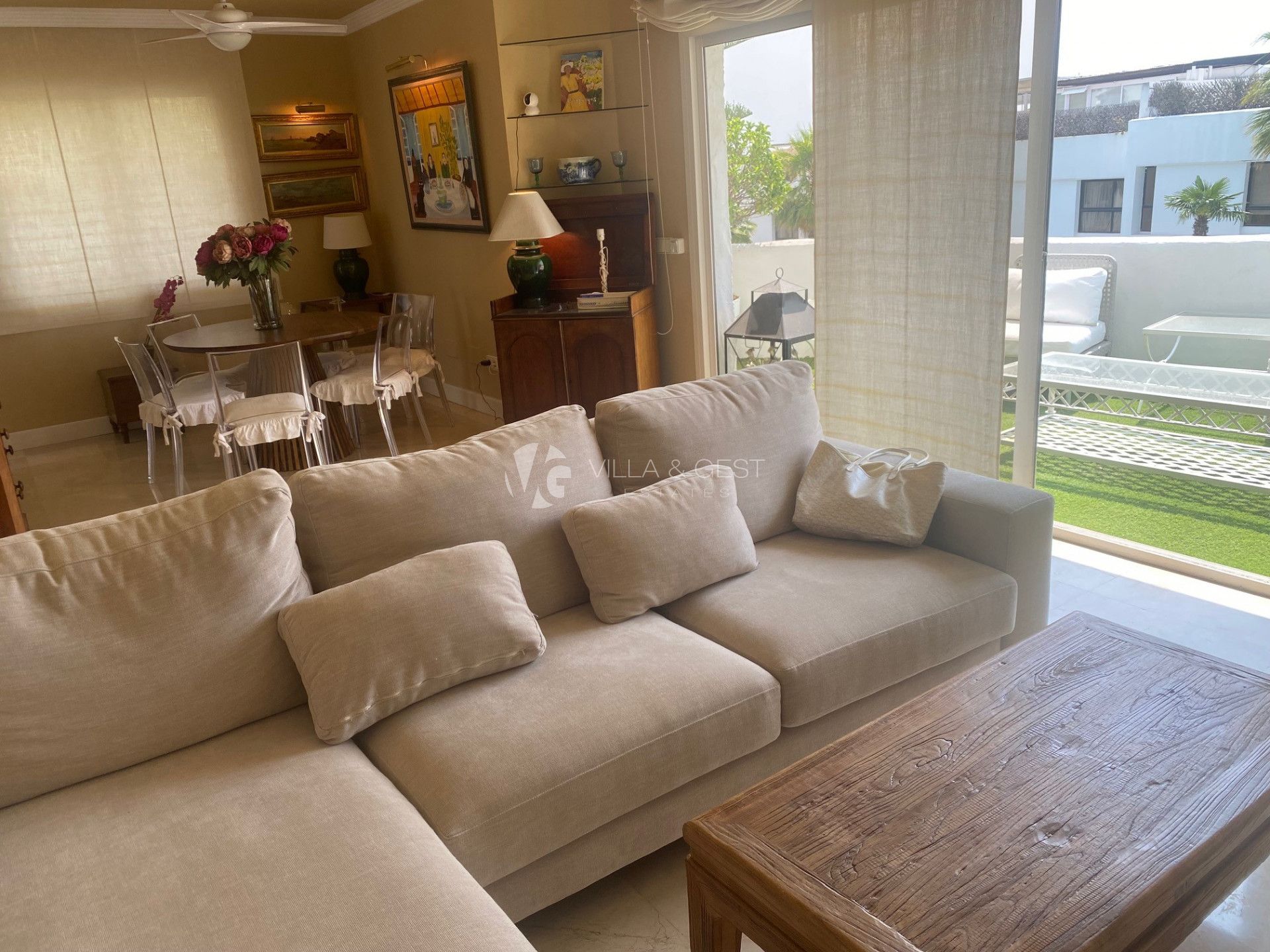 Exclusivo Apartamento de 3 Dormitorios en Marbella Golden Mile con Vistas y Excelente Ubicación