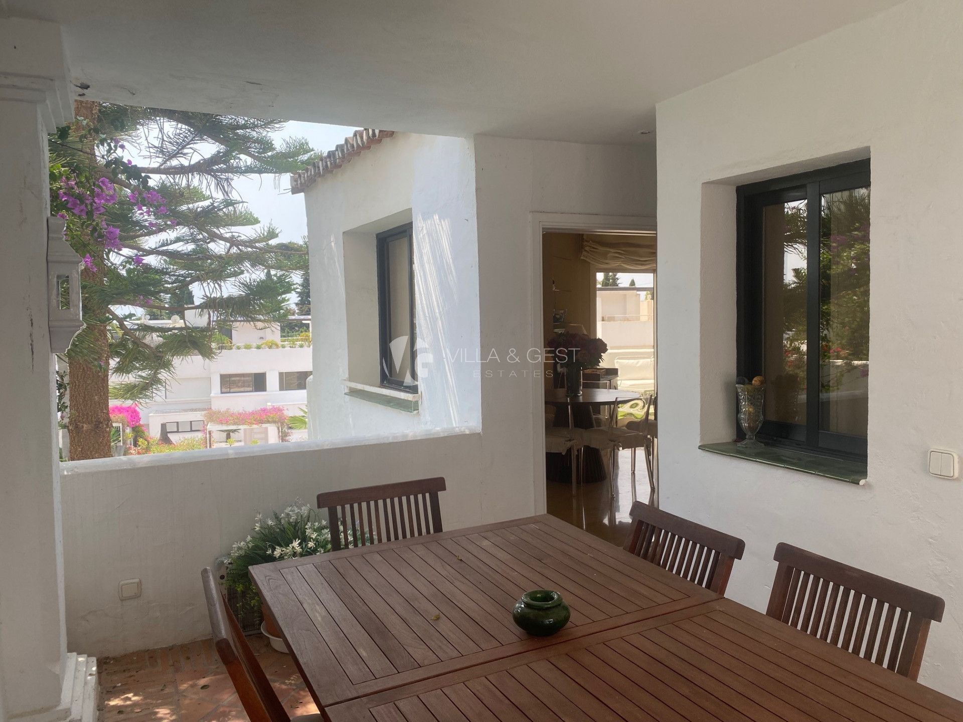 Exclusivo Apartamento de 3 Dormitorios en Marbella Golden Mile con Vistas y Excelente Ubicación