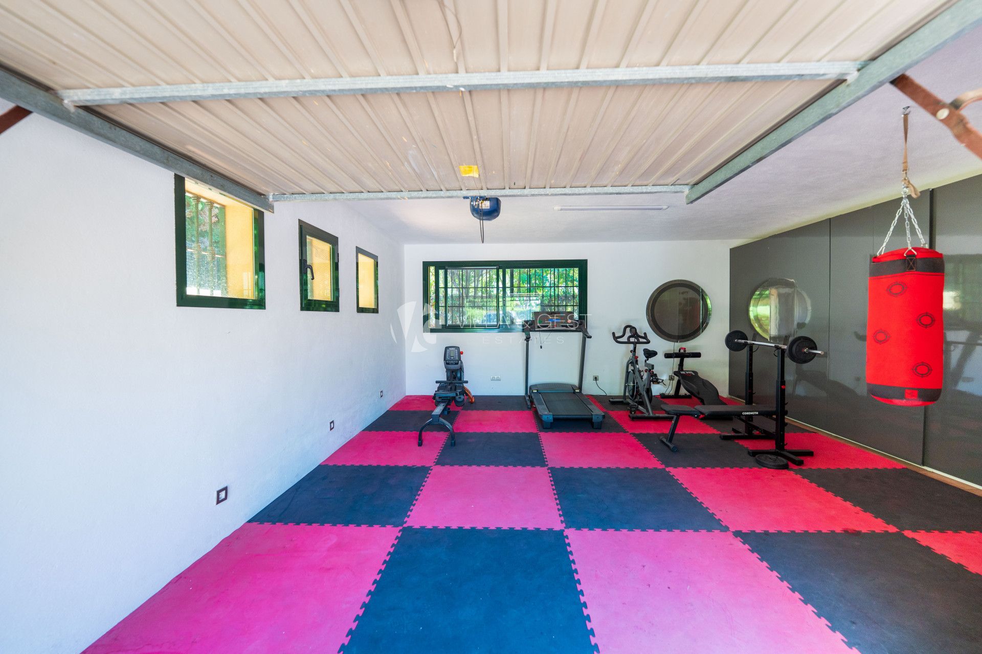 Elegant Andalusian-Style Villa – Guadalmina Baja, Just 500m from the Beach