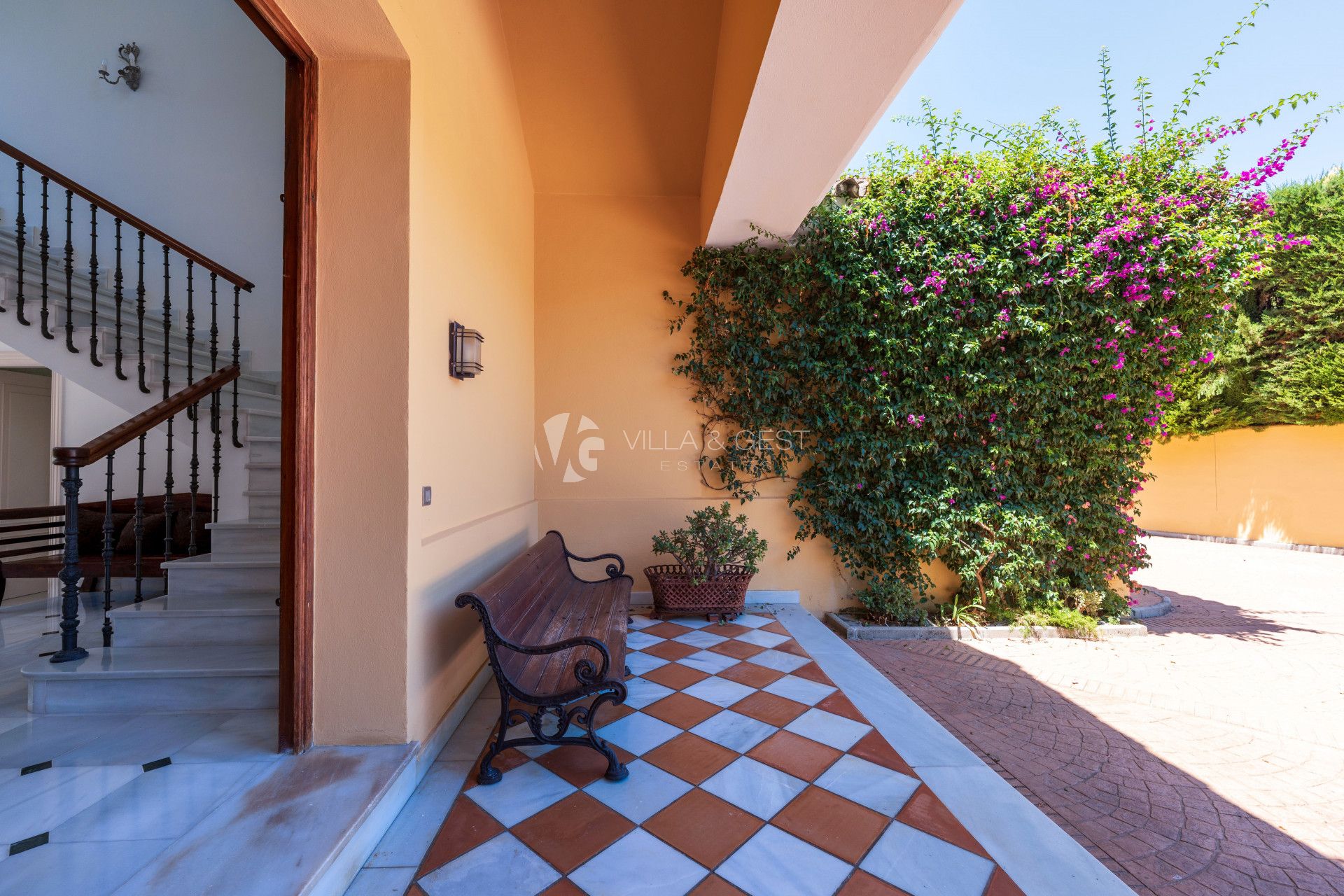 Elegant Andalusian-Style Villa – Guadalmina Baja, Just 500m from the Beach