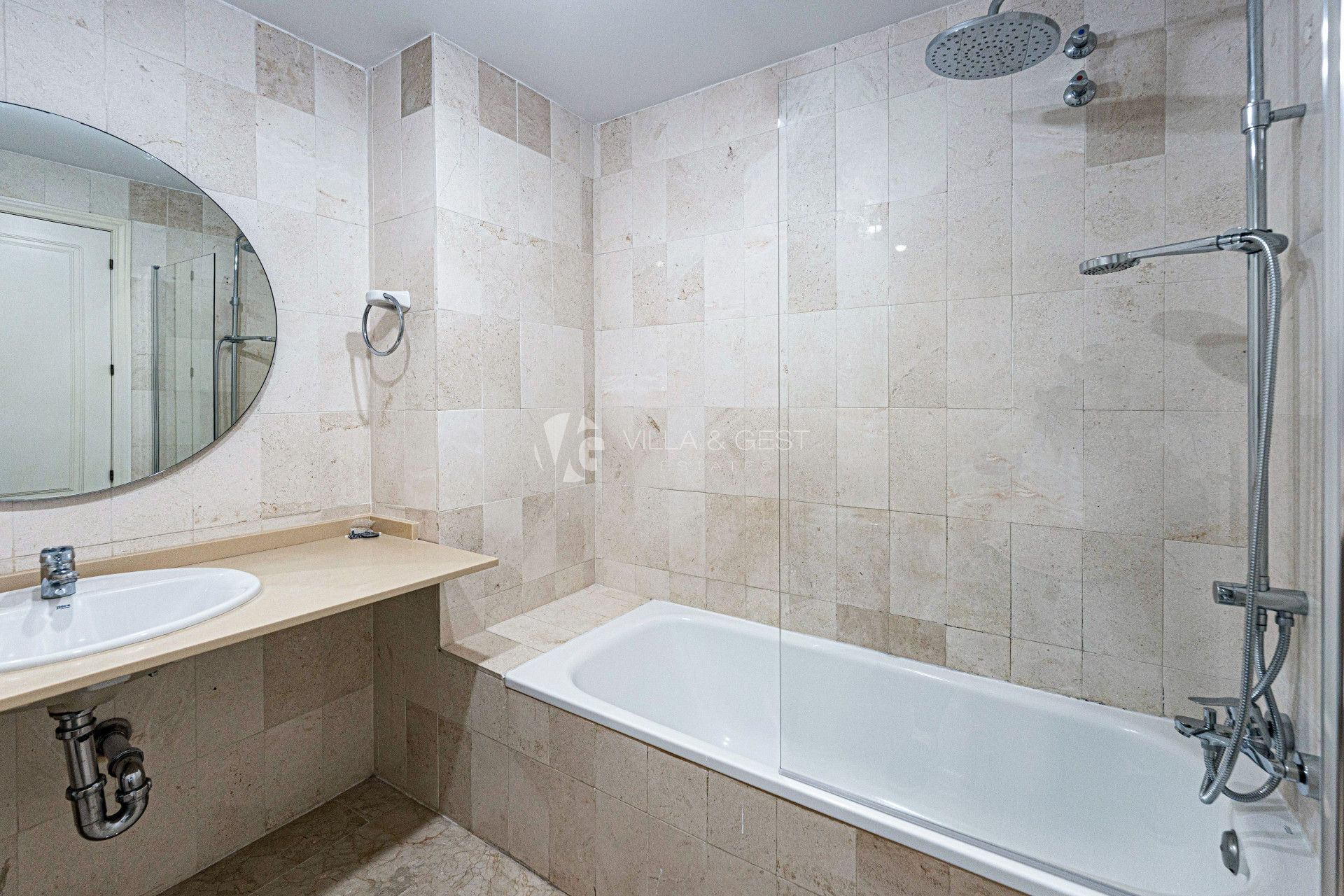 Estupendo apartamento en planta baja cerca de la playa en la nueva Milla de Oro.