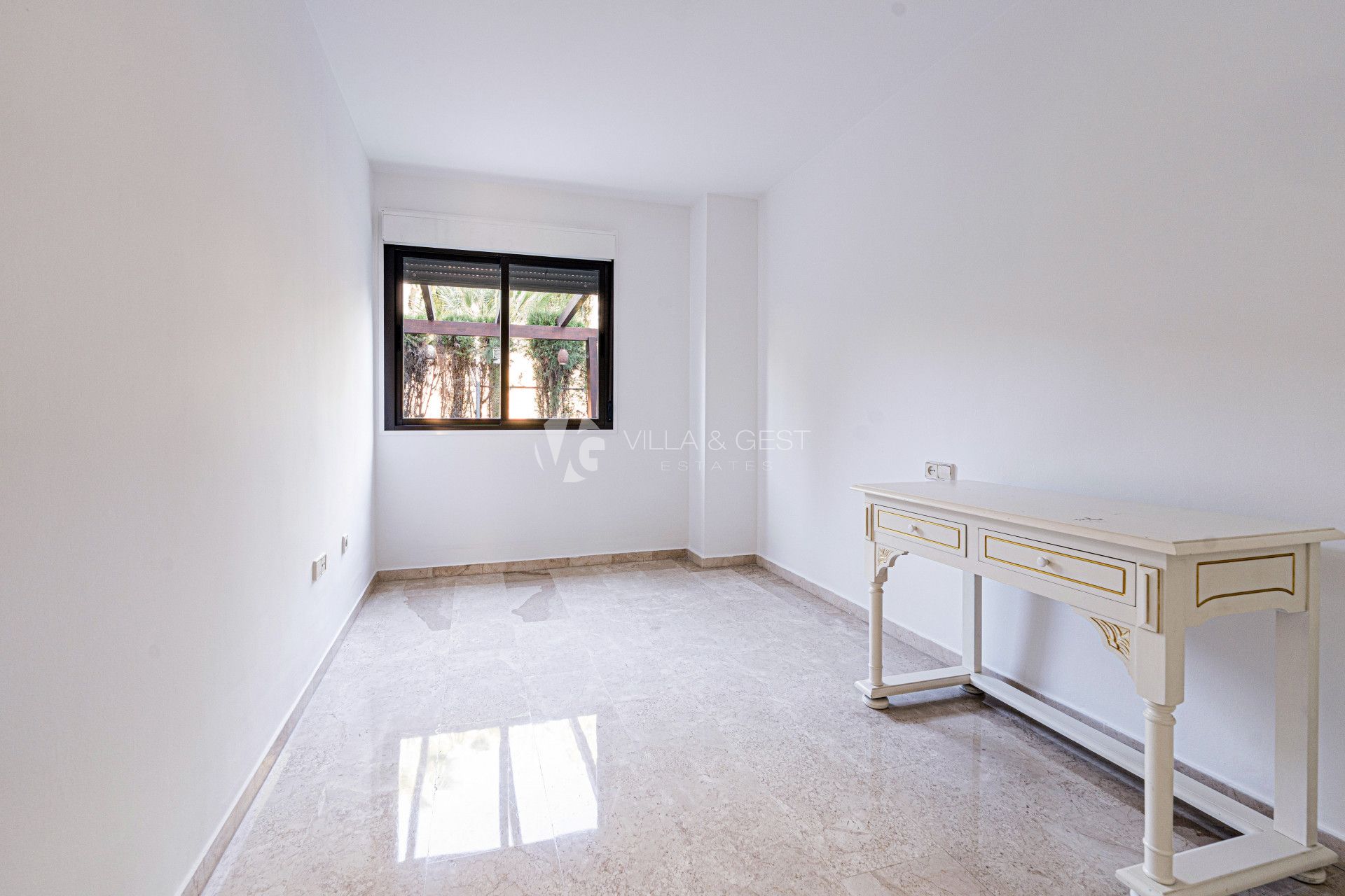 Estupendo apartamento en planta baja cerca de la playa en la nueva Milla de Oro.