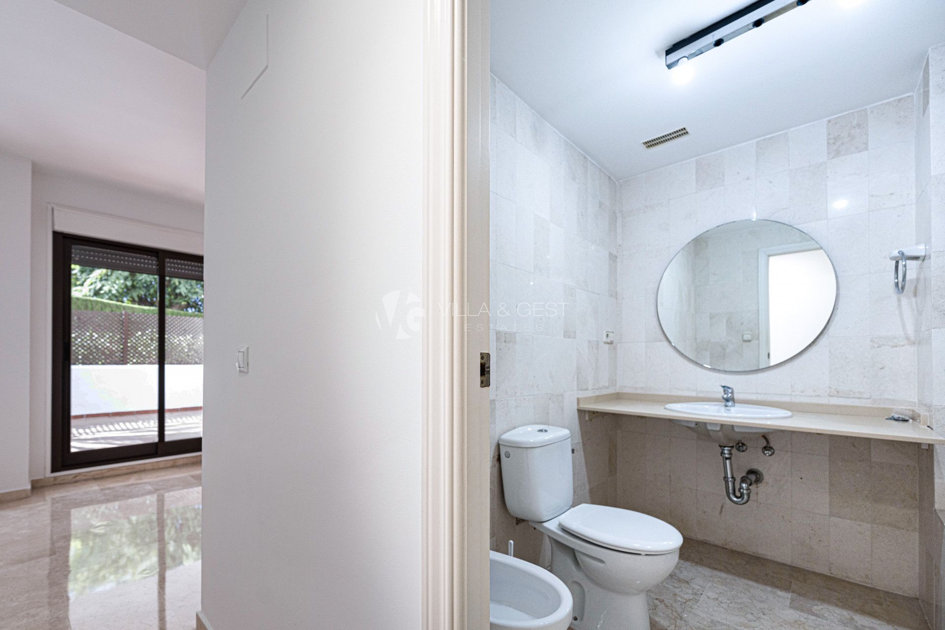 Estupendo apartamento en planta baja cerca de la playa en la nueva Milla de Oro.