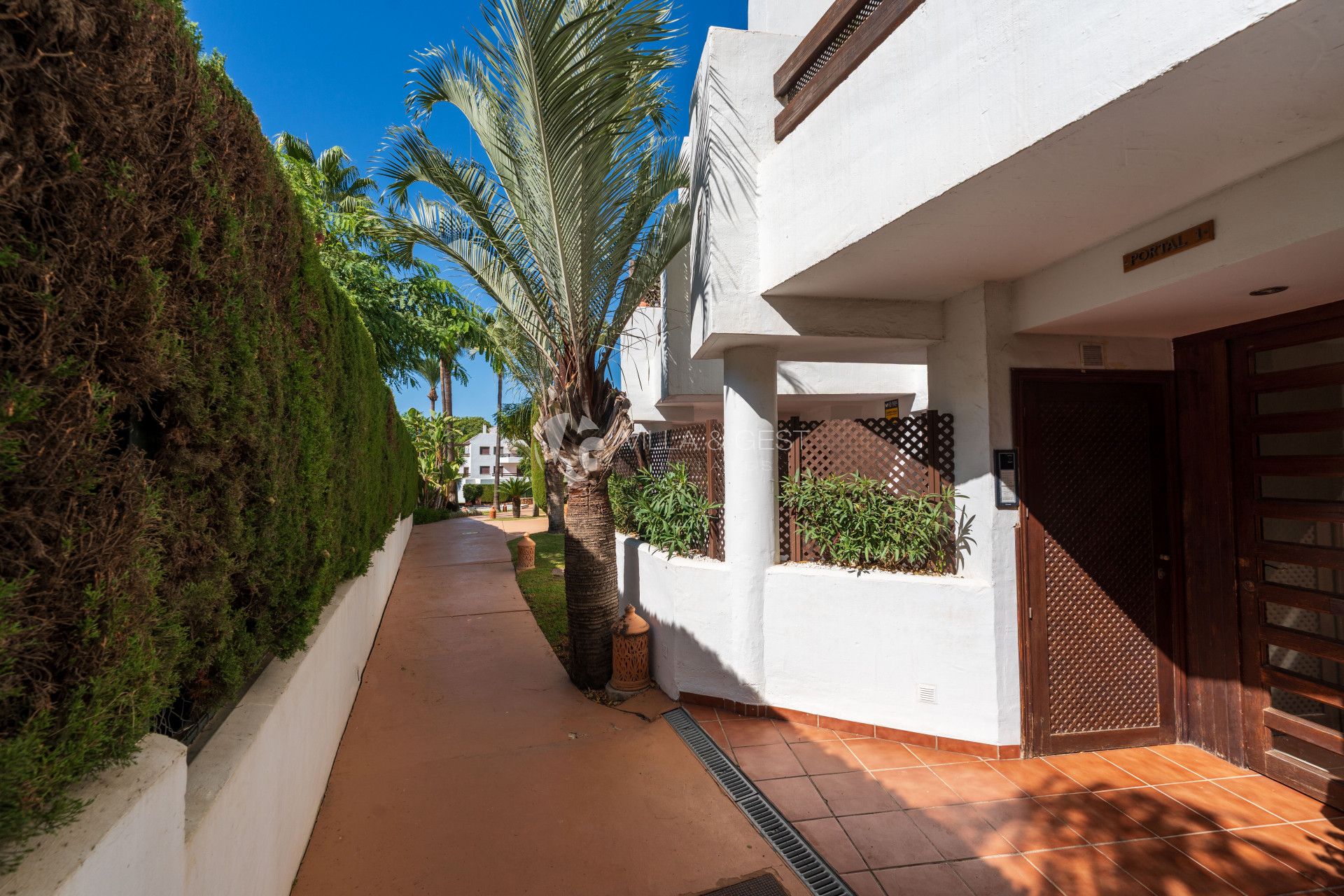 Estupendo apartamento en planta baja cerca de la playa en la nueva Milla de Oro.