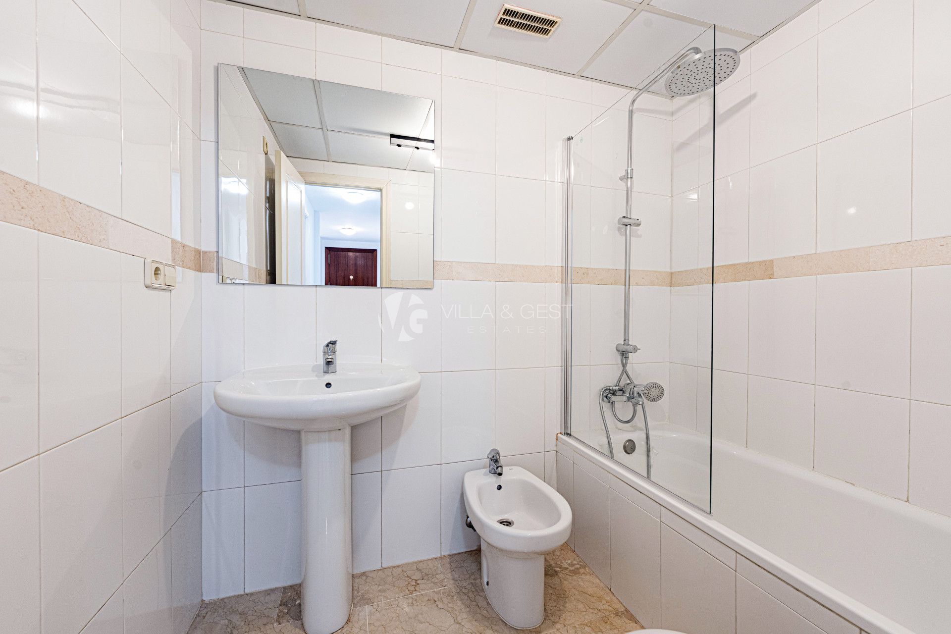 Estupendo apartamento en planta baja cerca de la playa en la nueva Milla de Oro.