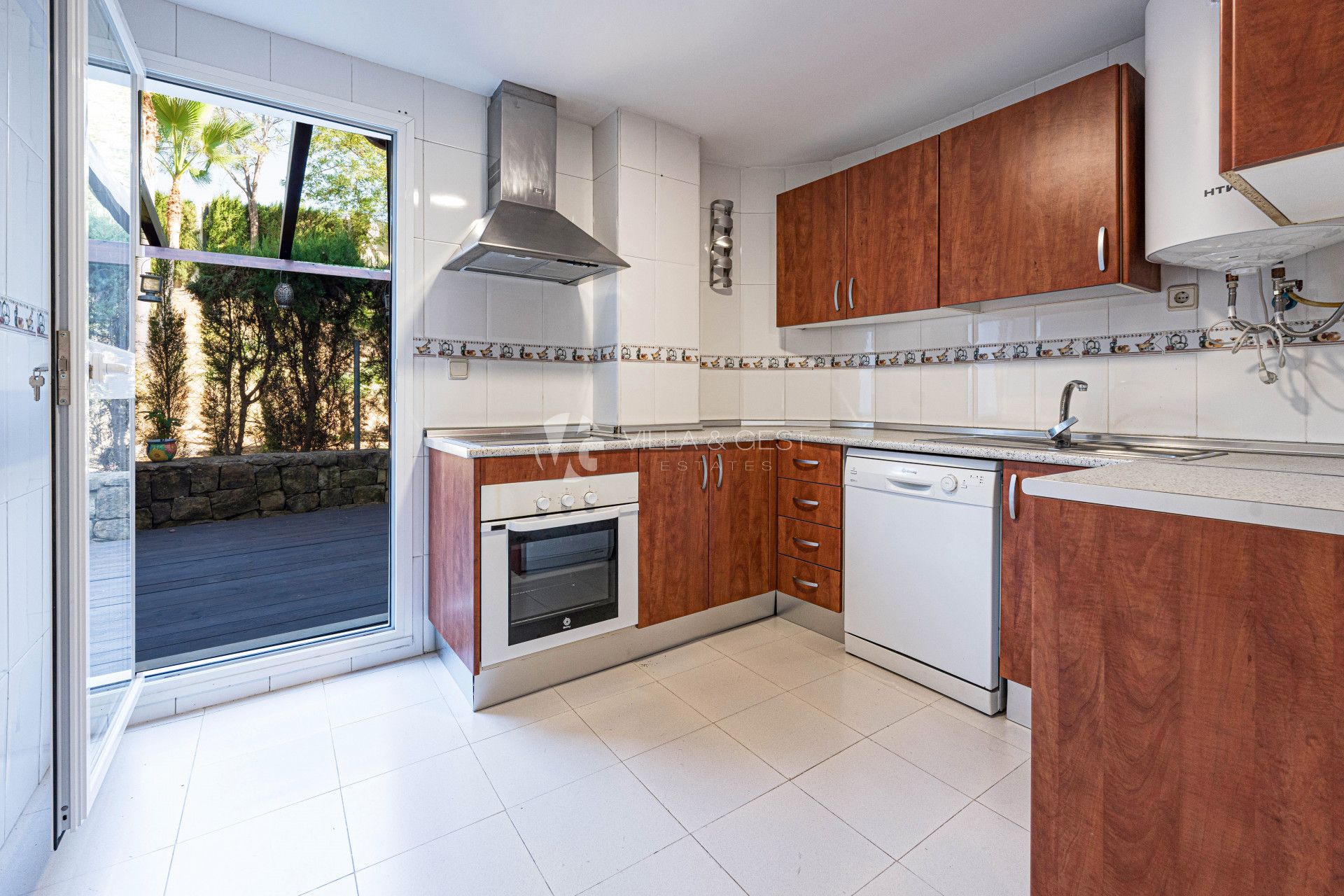 Estupendo apartamento en planta baja cerca de la playa en la nueva Milla de Oro.