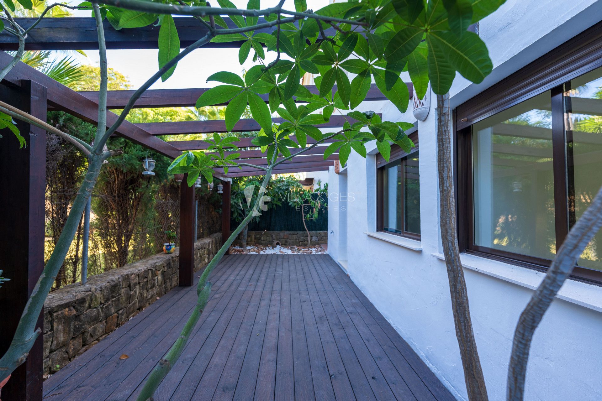 Estupendo apartamento en planta baja cerca de la playa en la nueva Milla de Oro.