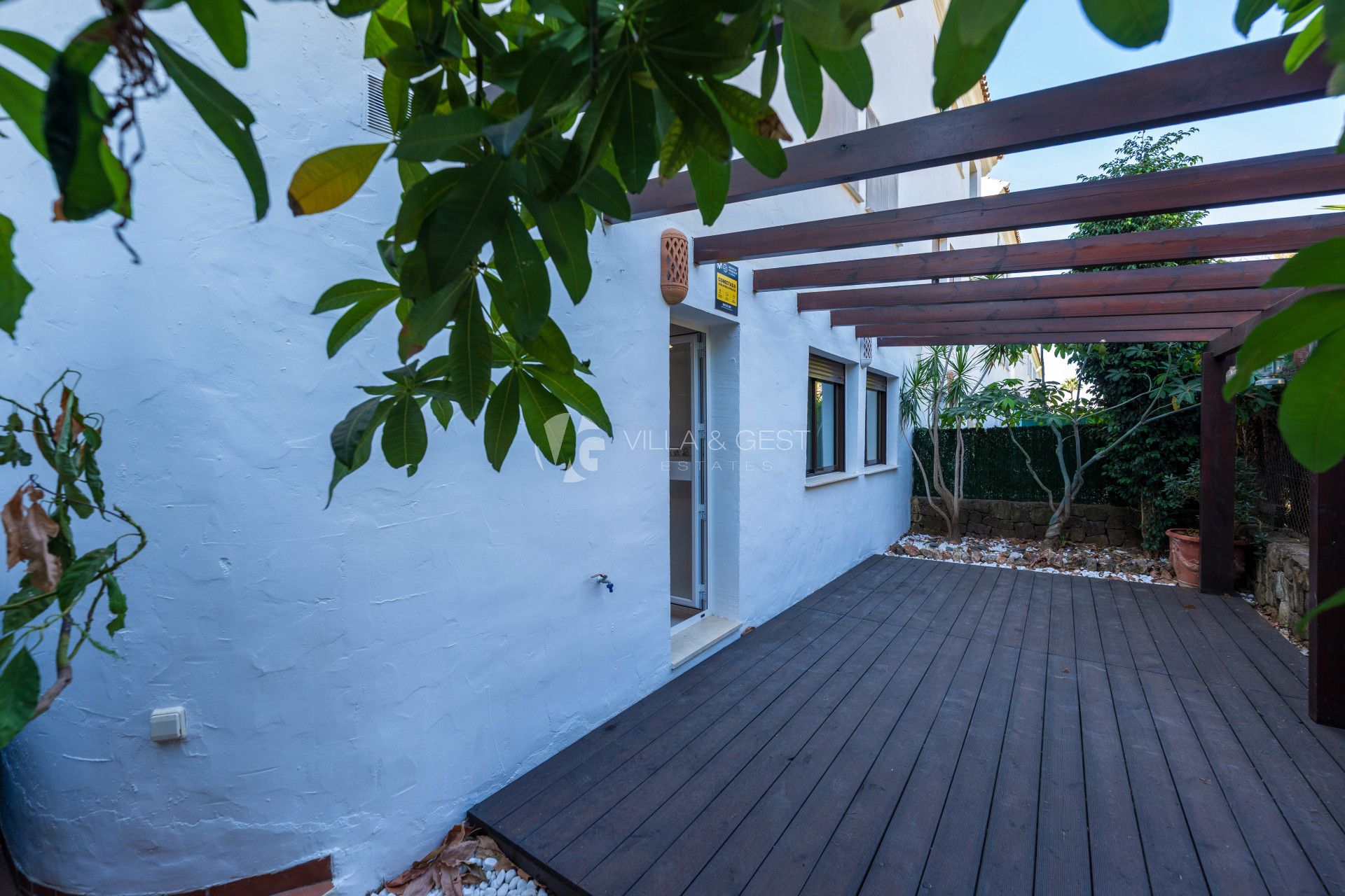 Estupendo apartamento en planta baja cerca de la playa en la nueva Milla de Oro.