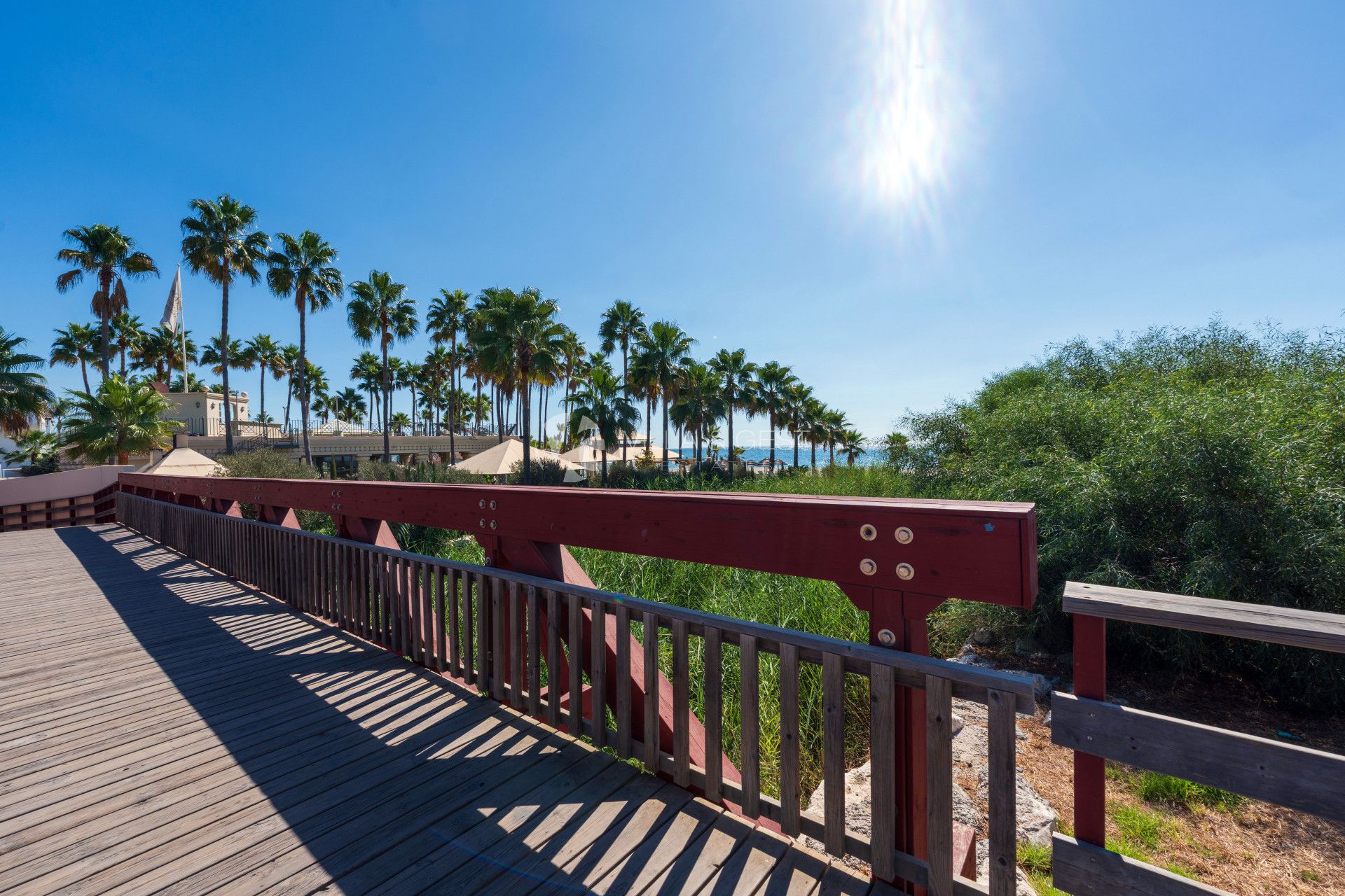 Estupendo apartamento en planta baja cerca de la playa en la nueva Milla de Oro.