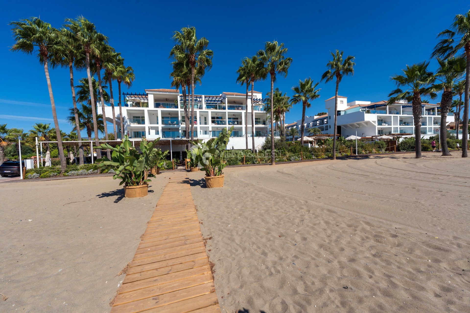 Estupendo apartamento en planta baja cerca de la playa en la nueva Milla de Oro.