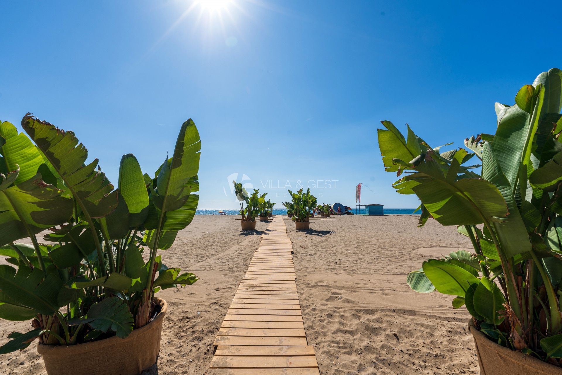 Estupendo apartamento en planta baja cerca de la playa en la nueva Milla de Oro.