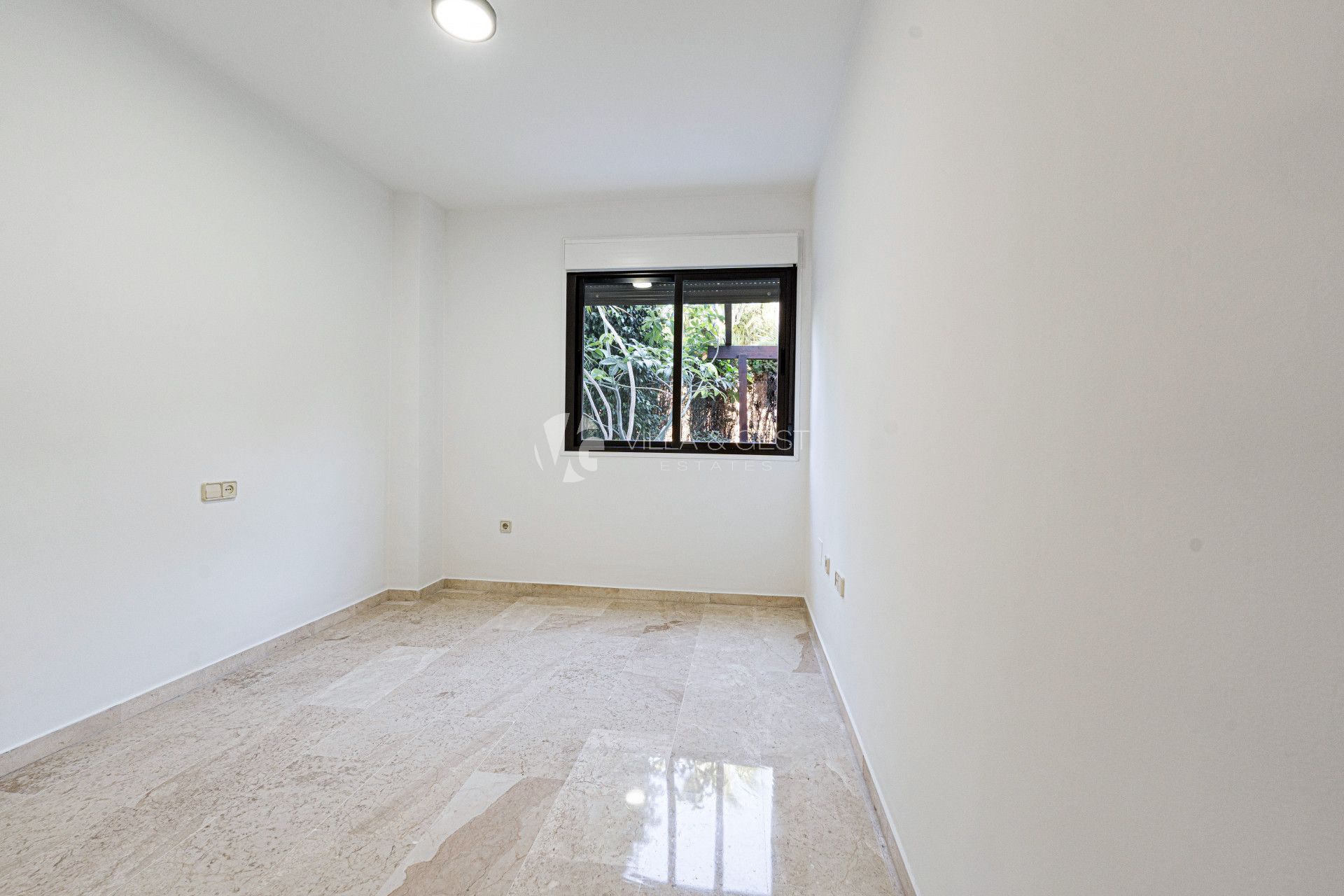 Estupendo apartamento en planta baja cerca de la playa en la nueva Milla de Oro.