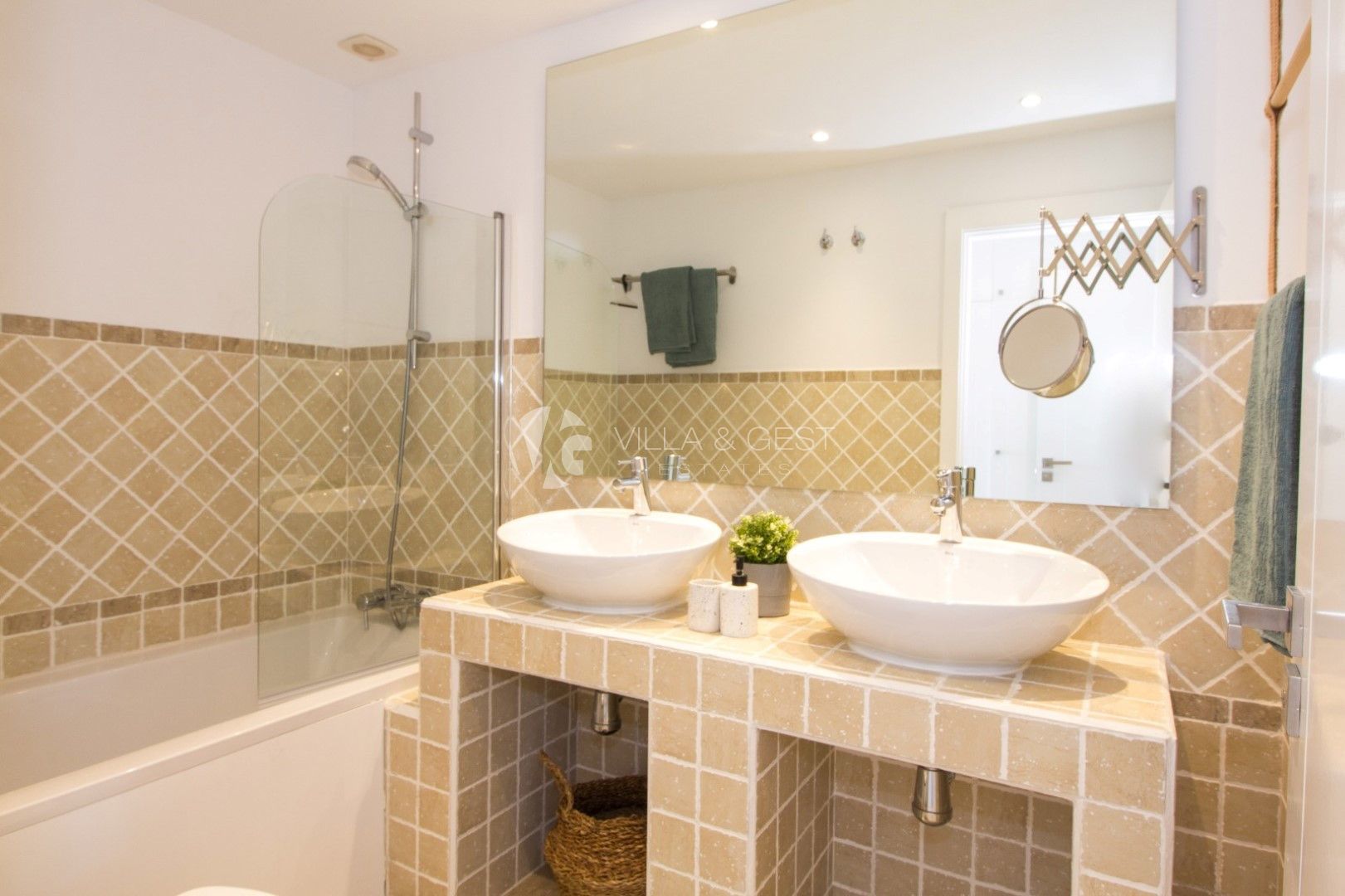 Ground Floor Apartment for sale in Estepona, Costa del Sol