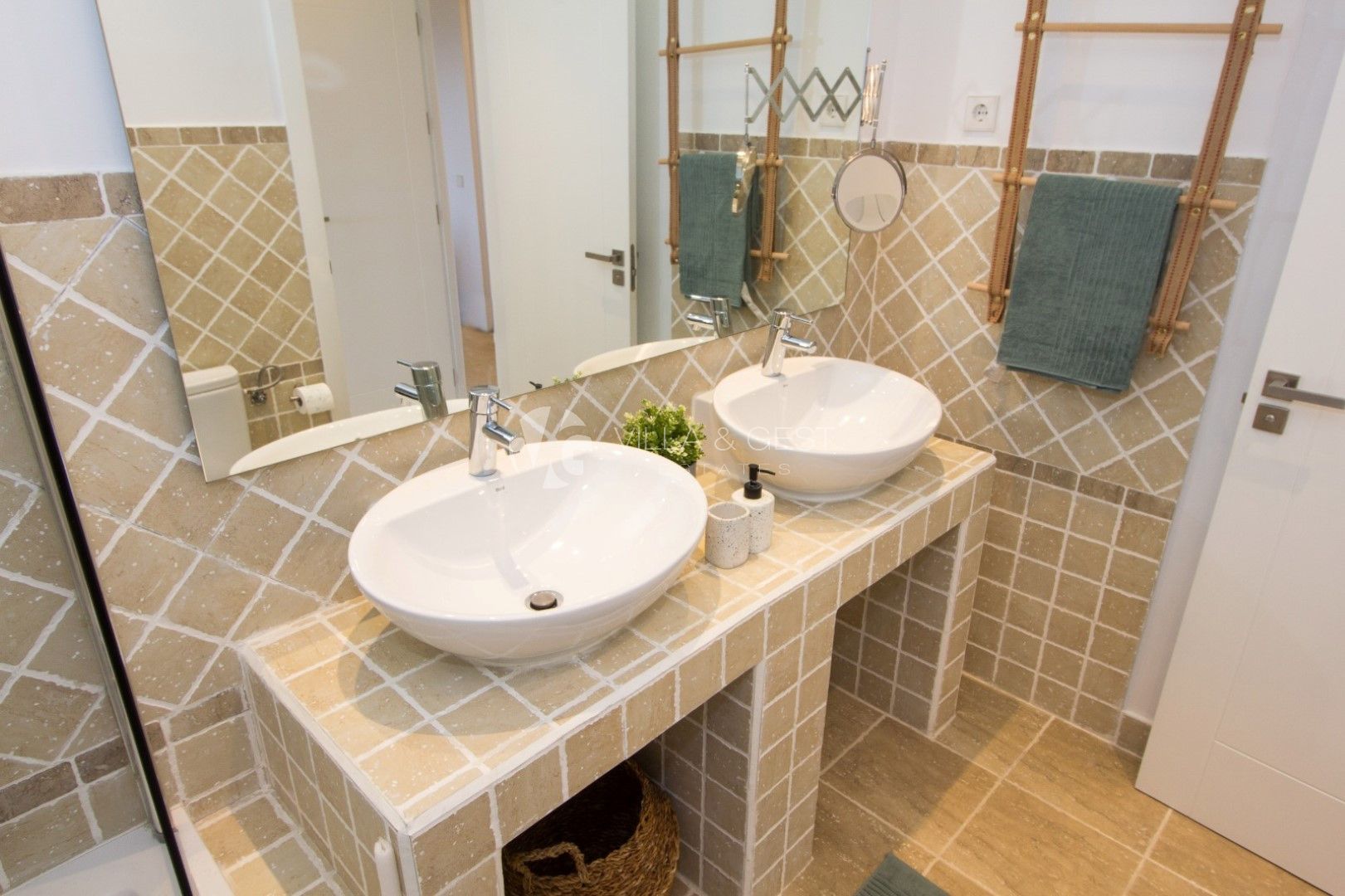 Ground Floor Apartment for sale in Estepona, Costa del Sol